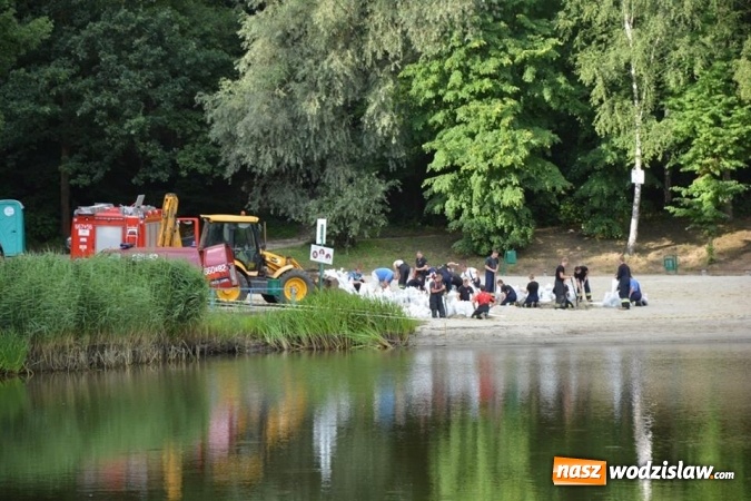 Zdjęcie w galerii na portalu naszwodzislaw.com: Doszło do uszkodzenia śluzy wodnej w zbiorniku na Balatonie. Poziom wody znacznie się obniżył! wiadomości z regionu