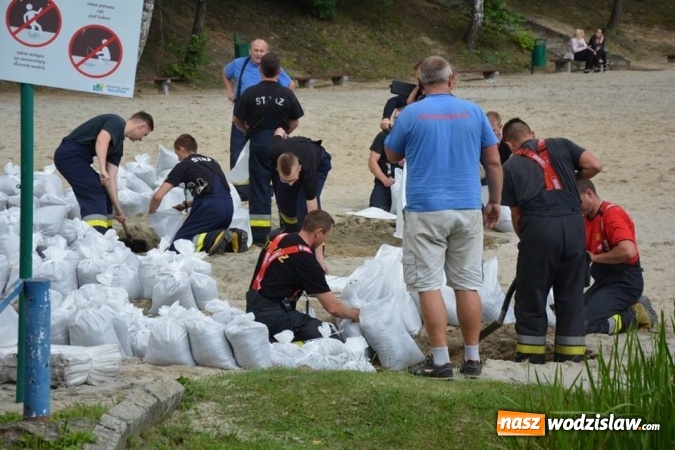 Zdjęcie w galerii na portalu naszwodzislaw.com: Doszło do uszkodzenia śluzy wodnej w zbiorniku na Balatonie. Poziom wody znacznie się obniżył! wiadomości z regionu