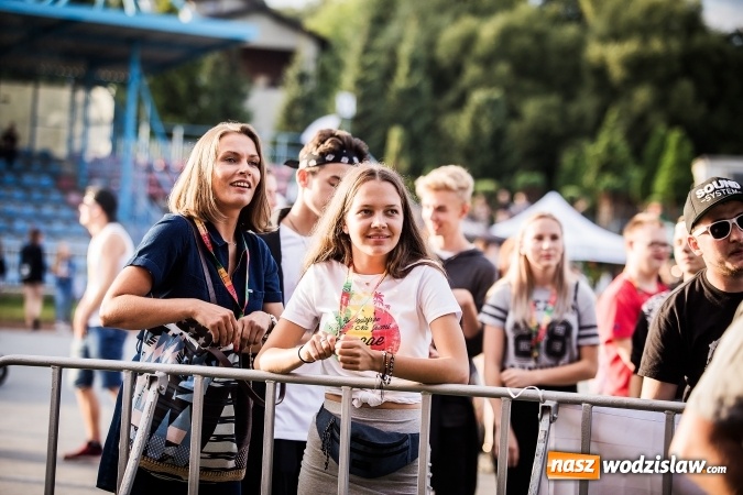 Zdjęcie w galerii na portalu naszwodzislaw.com: Kamil Bednarek na finał pierwszego dnia 14. edycji Najcieplejszego Miejsca na Ziemi wiadomości z regionu