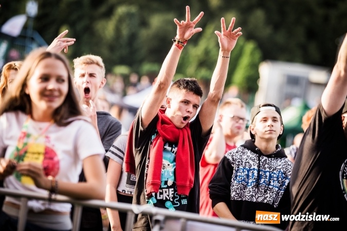 Zdjęcie w galerii na portalu naszwodzislaw.com: Kamil Bednarek na finał pierwszego dnia 14. edycji Najcieplejszego Miejsca na Ziemi wiadomości z regionu