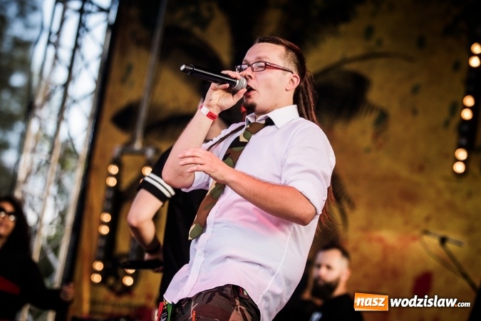 Zdjęcie w galerii na portalu naszwodzislaw.com: Kamil Bednarek na finał pierwszego dnia 14. edycji Najcieplejszego Miejsca na Ziemi wiadomości z regionu