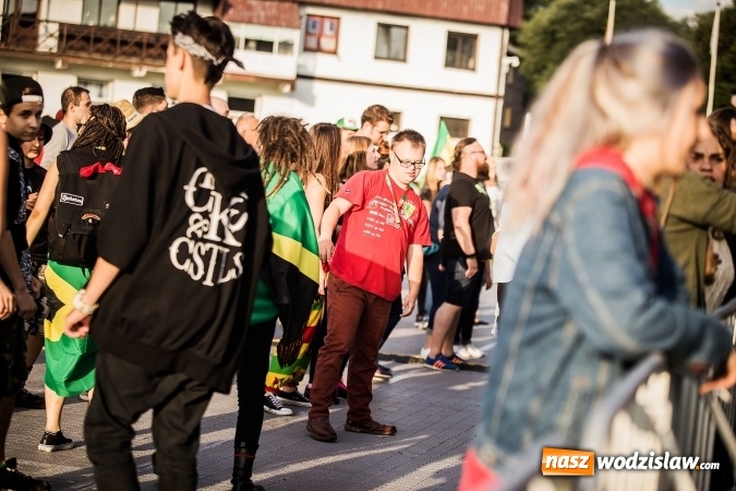 Zdjęcie w galerii na portalu naszwodzislaw.com: Kamil Bednarek na finał pierwszego dnia 14. edycji Najcieplejszego Miejsca na Ziemi wiadomości z regionu