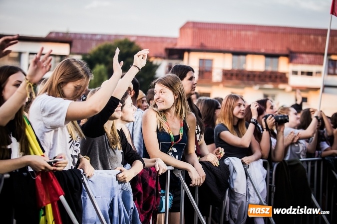 Zdjęcie w galerii na portalu naszwodzislaw.com: Kamil Bednarek na finał pierwszego dnia 14. edycji Najcieplejszego Miejsca na Ziemi wiadomości z regionu