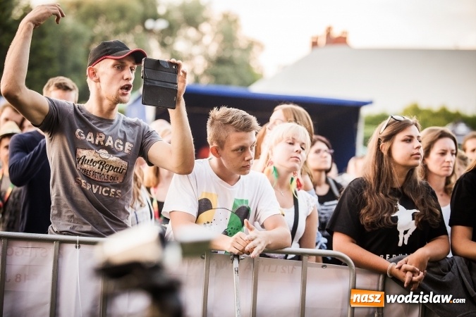 Zdjęcie w galerii na portalu naszwodzislaw.com: Kamil Bednarek na finał pierwszego dnia 14. edycji Najcieplejszego Miejsca na Ziemi wiadomości z regionu