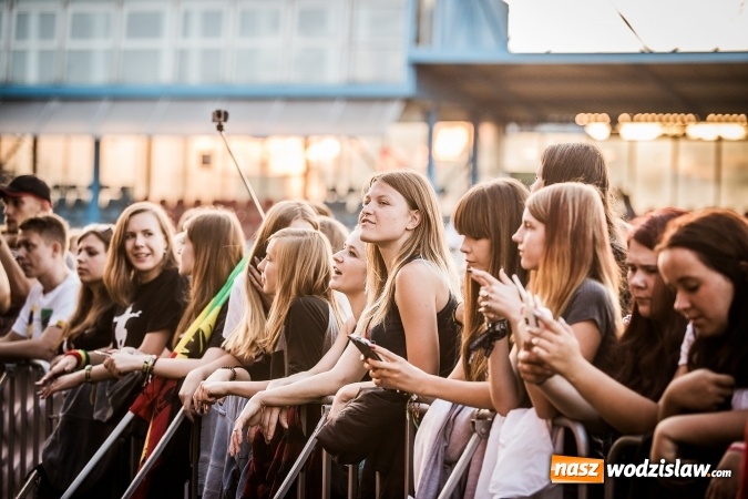 Zdjęcie w galerii na portalu naszwodzislaw.com: Kamil Bednarek na finał pierwszego dnia 14. edycji Najcieplejszego Miejsca na Ziemi wiadomości z regionu