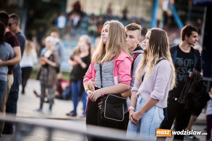 Zdjęcie w galerii na portalu naszwodzislaw.com: Kamil Bednarek na finał pierwszego dnia 14. edycji Najcieplejszego Miejsca na Ziemi wiadomości z regionu