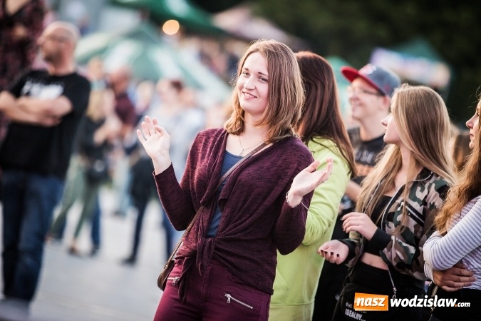 Zdjęcie w galerii na portalu naszwodzislaw.com: Kamil Bednarek na finał pierwszego dnia 14. edycji Najcieplejszego Miejsca na Ziemi wiadomości z regionu