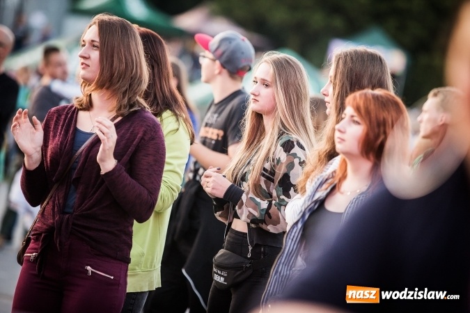 Zdjęcie w galerii na portalu naszwodzislaw.com: Kamil Bednarek na finał pierwszego dnia 14. edycji Najcieplejszego Miejsca na Ziemi wiadomości z regionu