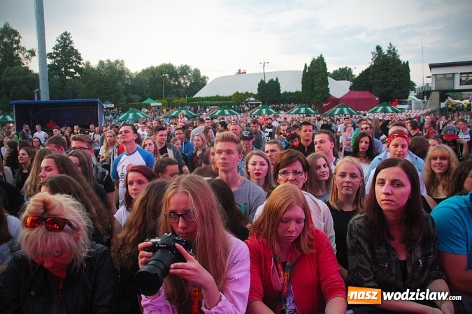 Zdjęcie w galerii na portalu naszwodzislaw.com: Kamil Bednarek na finał pierwszego dnia 14. edycji Najcieplejszego Miejsca na Ziemi wiadomości z regionu