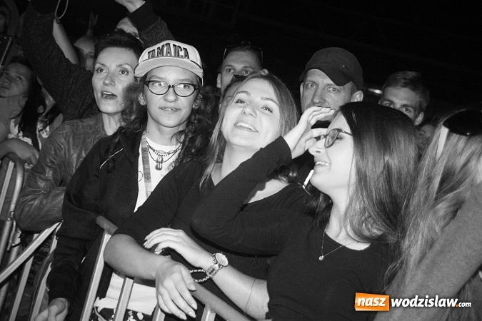 Zdjęcie w galerii na portalu naszwodzislaw.com: Kamil Bednarek na finał pierwszego dnia 14. edycji Najcieplejszego Miejsca na Ziemi wiadomości z regionu