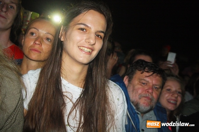 Zdjęcie w galerii na portalu naszwodzislaw.com: Kamil Bednarek na finał pierwszego dnia 14. edycji Najcieplejszego Miejsca na Ziemi wiadomości z regionu