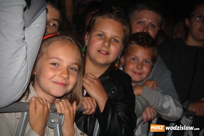 Zdjęcie w galerii na portalu naszwodzislaw.com: Kamil Bednarek na finał pierwszego dnia 14. edycji Najcieplejszego Miejsca na Ziemi wiadomości z regionu
