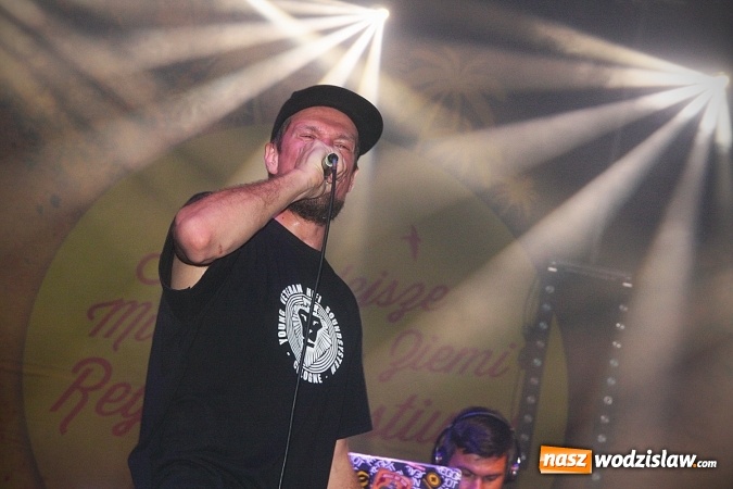 Zdjęcie w galerii na portalu naszwodzislaw.com: Kamil Bednarek na finał pierwszego dnia 14. edycji Najcieplejszego Miejsca na Ziemi wiadomości z regionu