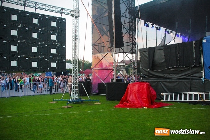 Zdjęcie w galerii na portalu naszwodzislaw.com: Festiwal Reggae na bis! Uczestnicy wydarzenia w to miejsce nie mieli dostępu  wiadomości z regionu