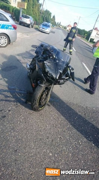 Zdjęcie w galerii na portalu naszwodzislaw.com: Zderzenie osobówki i motocykla. Śmigłowiec LPR lądował na Jastrzębskiej  wiadomości z regionu