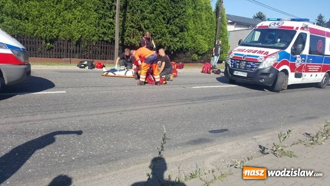 Zdjęcie w galerii na portalu naszwodzislaw.com: Zderzenie osobówki i motocykla. Śmigłowiec LPR lądował na Jastrzębskiej  wiadomości z regionu