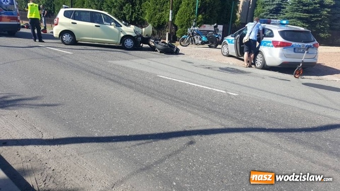 Zdjęcie w galerii na portalu naszwodzislaw.com: Zderzenie osobówki i motocykla. Śmigłowiec LPR lądował na Jastrzębskiej  wiadomości z regionu