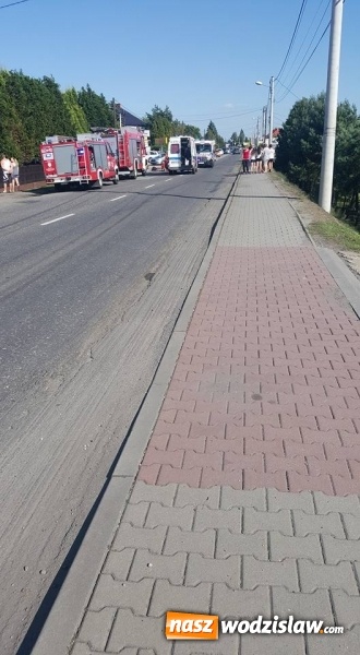 Zdjęcie w galerii na portalu naszwodzislaw.com: Zderzenie osobówki i motocykla. Śmigłowiec LPR lądował na Jastrzębskiej  wiadomości z regionu
