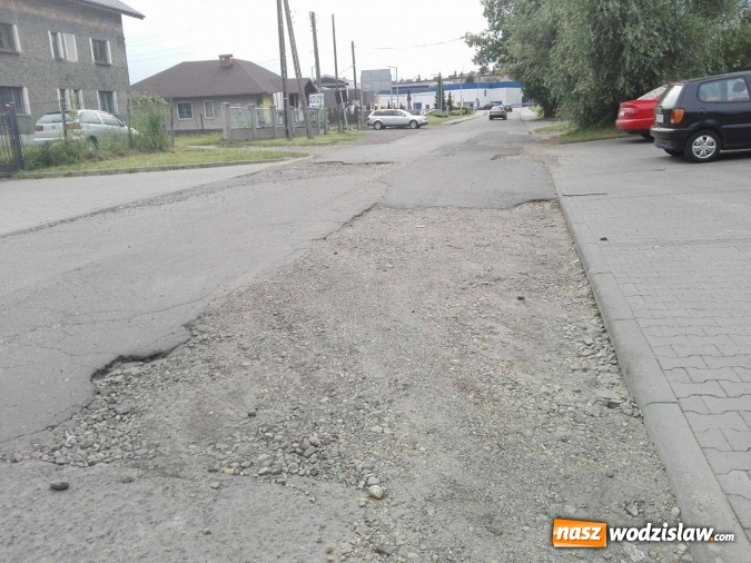 Zdjęcie w galerii na portalu naszwodzislaw.com: Droga dojazdowa do Biedronki i Kauflandu zmodernizowana po naszej interwencji wiadomości z regionu