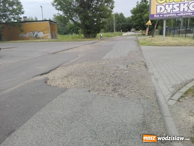 Zdjęcie w galerii na portalu naszwodzislaw.com: Droga dojazdowa do Biedronki i Kauflandu zmodernizowana po naszej interwencji wiadomości z regionu