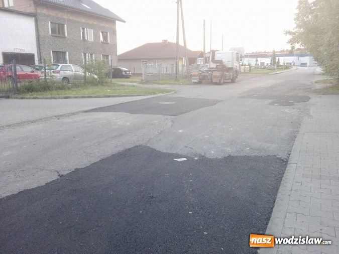 Zdjęcie w galerii na portalu naszwodzislaw.com: Droga dojazdowa do Biedronki i Kauflandu zmodernizowana po naszej interwencji wiadomości z regionu