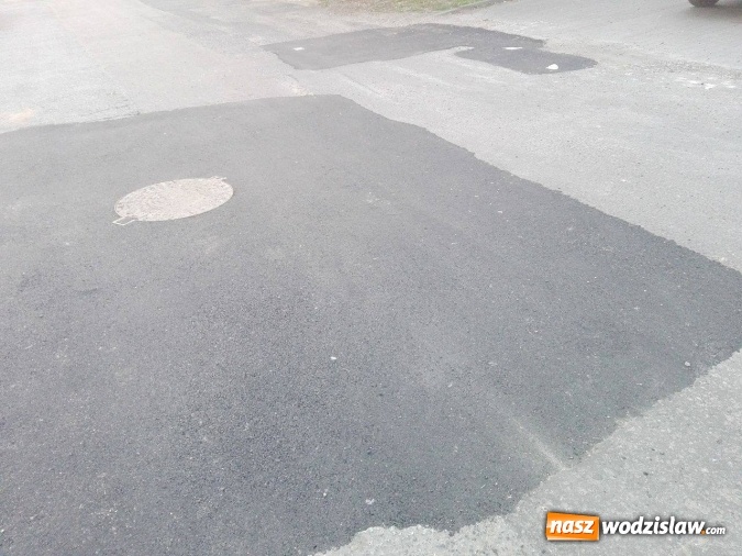 Zdjęcie w galerii na portalu naszwodzislaw.com: Droga dojazdowa do Biedronki i Kauflandu zmodernizowana po naszej interwencji wiadomości z regionu