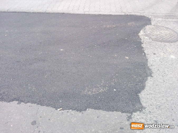 Zdjęcie w galerii na portalu naszwodzislaw.com: Droga dojazdowa do Biedronki i Kauflandu zmodernizowana po naszej interwencji wiadomości z regionu