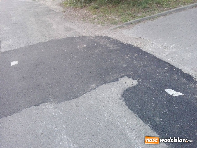 Zdjęcie w galerii na portalu naszwodzislaw.com: Droga dojazdowa do Biedronki i Kauflandu zmodernizowana po naszej interwencji wiadomości z regionu