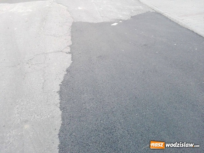 Zdjęcie w galerii na portalu naszwodzislaw.com: Droga dojazdowa do Biedronki i Kauflandu zmodernizowana po naszej interwencji wiadomości z regionu