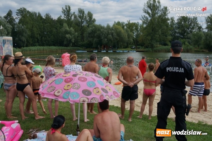 Zdjęcie w galerii na portalu naszwodzislaw.com: Spotkanie policjant&oacute;w z dziećmi w ramach akcji 