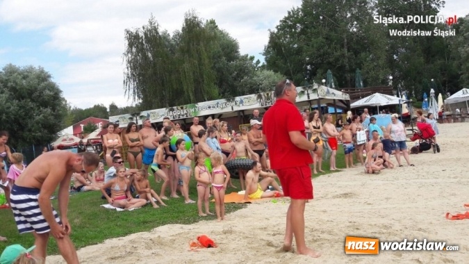 Zdjęcie w galerii na portalu naszwodzislaw.com: Spotkanie policjant&oacute;w z dziećmi w ramach akcji 