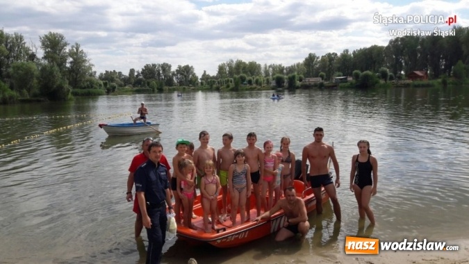Zdjęcie w galerii na portalu naszwodzislaw.com: Spotkanie policjant&oacute;w z dziećmi w ramach akcji 