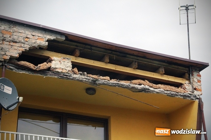 Zdjęcie w galerii na portalu naszwodzislaw.com: Odpadł fragment ściany. Na miejscu strażacy z Raciborza i Rzuchowa wiadomości z regionu