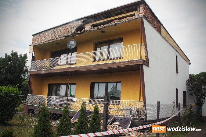 Zdjęcie w galerii na portalu naszwodzislaw.com: Odpadł fragment ściany. Na miejscu strażacy z Raciborza i Rzuchowa wiadomości z regionu