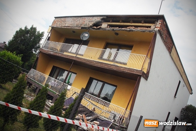 Zdjęcie w galerii na portalu naszwodzislaw.com: Odpadł fragment ściany. Na miejscu strażacy z Raciborza i Rzuchowa wiadomości z regionu
