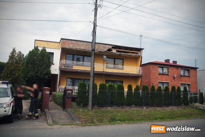 Zdjęcie w galerii na portalu naszwodzislaw.com: Odpadł fragment ściany. Na miejscu strażacy z Raciborza i Rzuchowa wiadomości z regionu