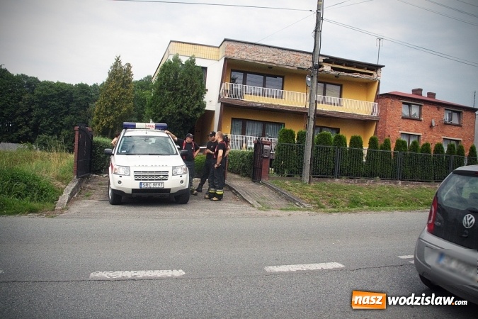 Zdjęcie w galerii na portalu naszwodzislaw.com: Odpadł fragment ściany. Na miejscu strażacy z Raciborza i Rzuchowa wiadomości z regionu