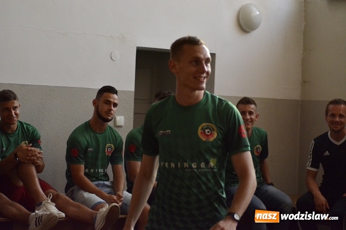Zdjęcie w galerii na portalu naszwodzislaw.com: Antoni Piechniczek na prezentacji Unii Turza Śląska. FOTORELACJA  wiadomości z regionu