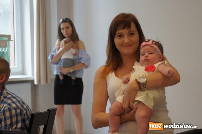 Zdjęcie w galerii na portalu naszwodzislaw.com: Najmłodsi mieszkańcy Gminy Mszana z promocyjnymi maskotkami  wiadomości z regionu