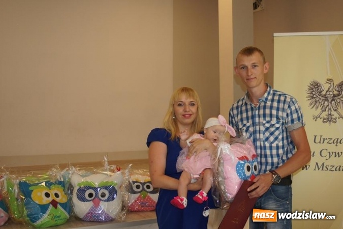 Zdjęcie w galerii na portalu naszwodzislaw.com: Najmłodsi mieszkańcy Gminy Mszana z promocyjnymi maskotkami  wiadomości z regionu