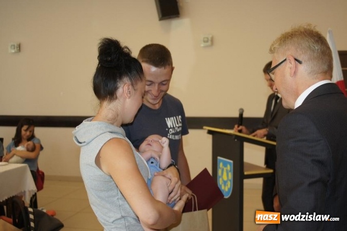 Zdjęcie w galerii na portalu naszwodzislaw.com: Najmłodsi mieszkańcy Gminy Mszana z promocyjnymi maskotkami  wiadomości z regionu