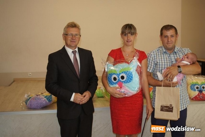 Zdjęcie w galerii na portalu naszwodzislaw.com: Najmłodsi mieszkańcy Gminy Mszana z promocyjnymi maskotkami  wiadomości z regionu