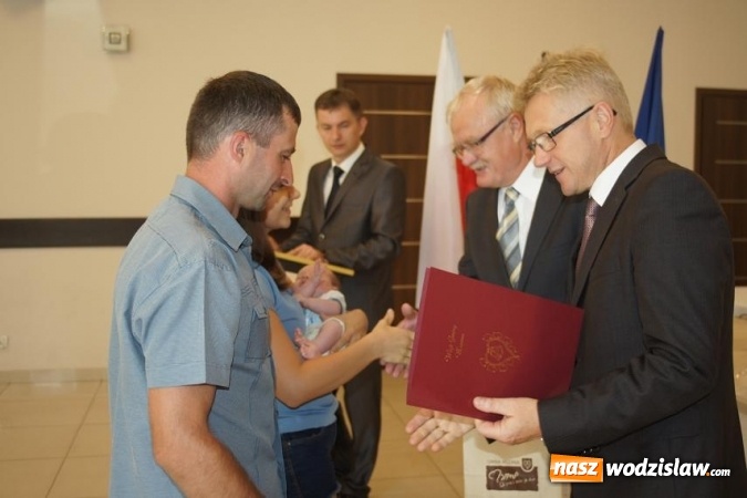 Zdjęcie w galerii na portalu naszwodzislaw.com: Najmłodsi mieszkańcy Gminy Mszana z promocyjnymi maskotkami  wiadomości z regionu