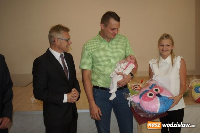 Zdjęcie w galerii na portalu naszwodzislaw.com: Najmłodsi mieszkańcy Gminy Mszana z promocyjnymi maskotkami  wiadomości z regionu