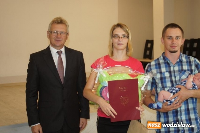 Zdjęcie w galerii na portalu naszwodzislaw.com: Najmłodsi mieszkańcy Gminy Mszana z promocyjnymi maskotkami  wiadomości z regionu
