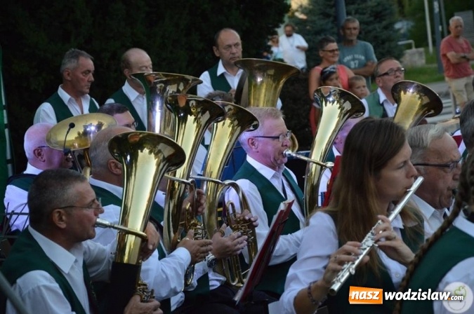 Zdjęcie w galerii na portalu naszwodzislaw.com: Opera przy fontannie przyciągnęła tłumy wiadomości z regionu