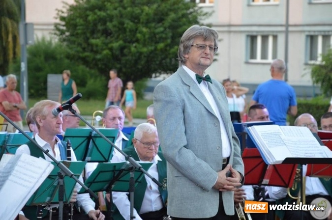 Zdjęcie w galerii na portalu naszwodzislaw.com: Opera przy fontannie przyciągnęła tłumy wiadomości z regionu