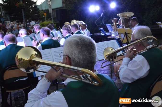 Zdjęcie w galerii na portalu naszwodzislaw.com: Opera przy fontannie przyciągnęła tłumy wiadomości z regionu