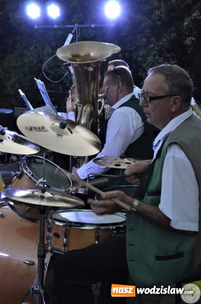 Zdjęcie w galerii na portalu naszwodzislaw.com: Opera przy fontannie przyciągnęła tłumy wiadomości z regionu