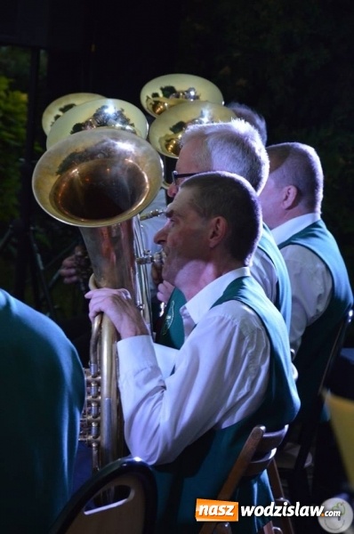 Zdjęcie w galerii na portalu naszwodzislaw.com: Opera przy fontannie przyciągnęła tłumy wiadomości z regionu